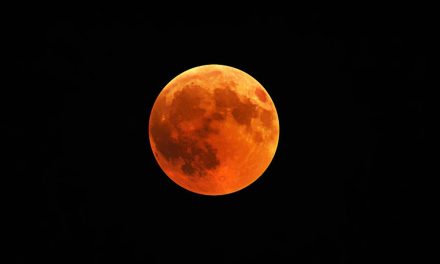 Astronom Jelaskan Artinya “Blood Moon” Saat Holi 2026