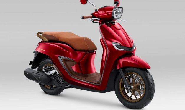 Honda Stylo 160 Burgundy: Warna Spesial Terlihat Lebih Mewah
