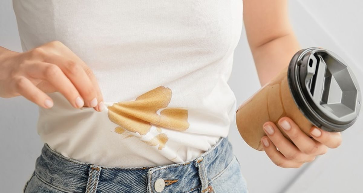Trik Hilangkan Noda Kopi Di Baju Putih Pakai Air Dingin Dan Cuka