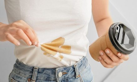Trik Hilangkan Noda Kopi Di Baju Putih Pakai Air Dingin Dan Cuka
