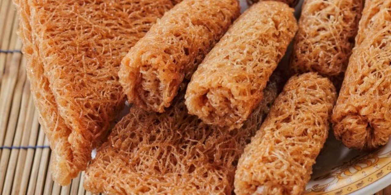 Kue Karasi Wakatobi: Camilan Unik Dicetak Pakai Batok Kelapa