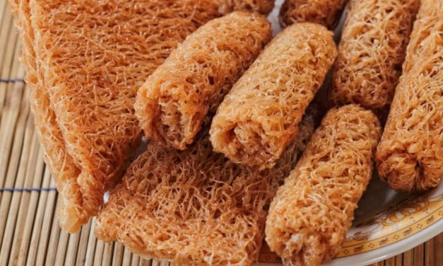 Kue Karasi Wakatobi: Camilan Unik Dicetak Pakai Batok Kelapa