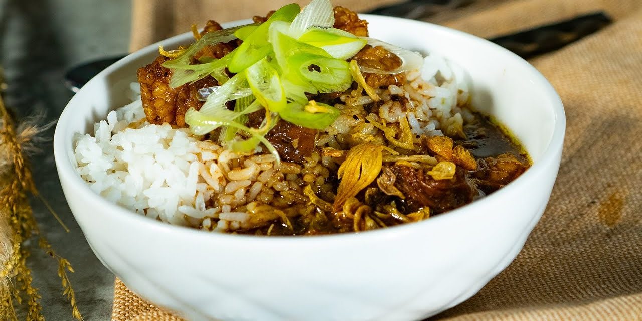 Nasi Grombyang Pemalang, Kuah Hitam Beraroma Kelapa Sangrai