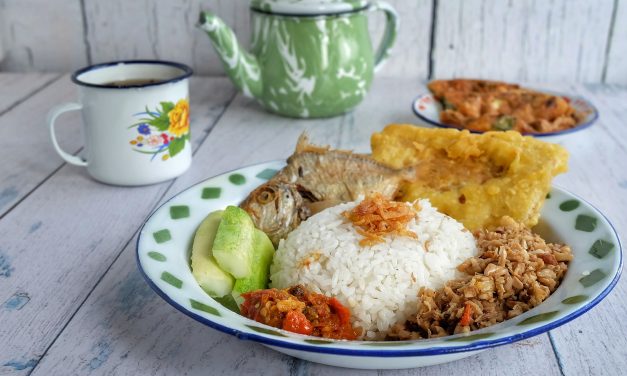 Nasi Megono Pekalongan Yang Bertabur Cacahan Nangka Muda