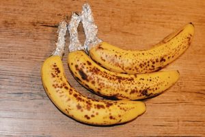 Tips Bungkus Batang Pisang Pakai Aluminium Foil Biar Awet