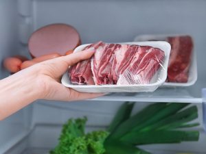 Trik Simpan Daging Awet Di Freezer: Rahasia Lapis Plastic Wrap