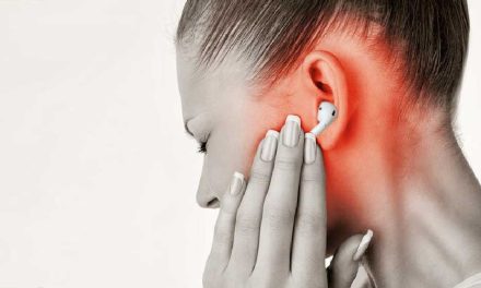 Dokter Spesialis Ungkap Bahaya Pakai Earphone Saat Tidur
