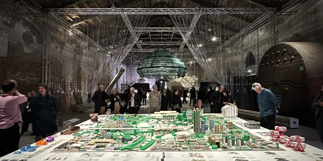Venice Biennale Pamerkan Instalasi Berbahan Material Daur Ulang