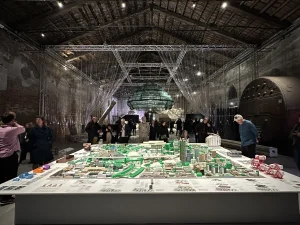 Venice Biennale Pamerkan Instalasi Berbahan Material Daur Ulang