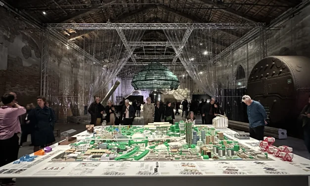 Venice Biennale Pamerkan Instalasi Berbahan Material Daur Ulang