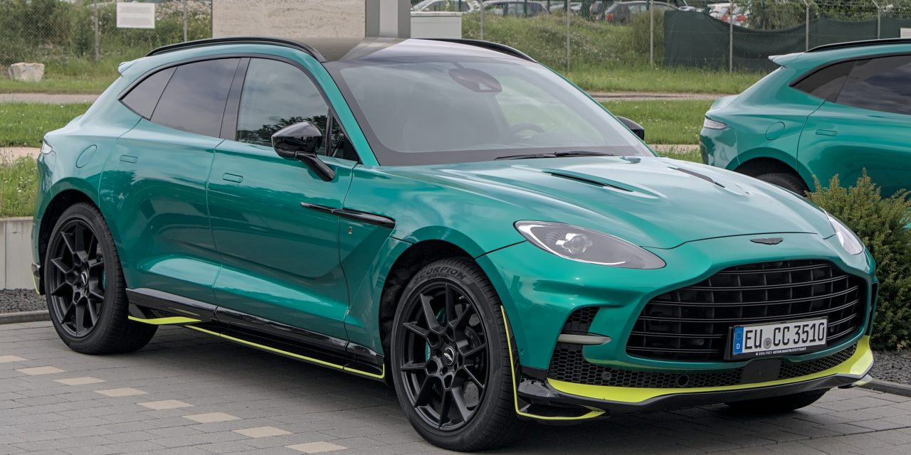 Aston Martin DBX707 AMR23 Edition Rilis Warna Podium Green