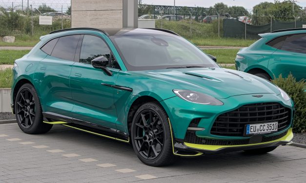 Aston Martin DBX707 AMR23 Edition Rilis Warna Podium Green
