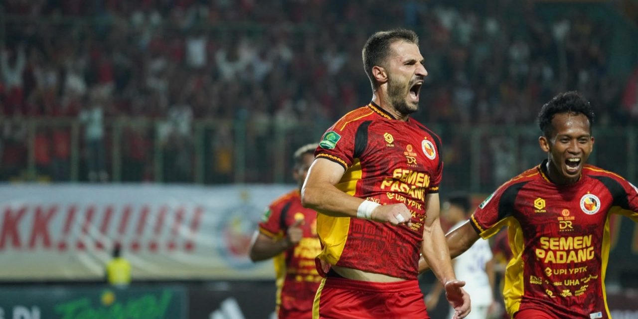 Sundulan Igor Cukovic Bawa Semen Padang FC Pimpin Laga
