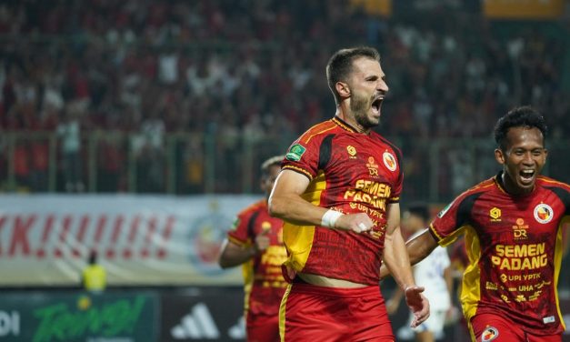 Sundulan Igor Cukovic Bawa Semen Padang FC Pimpin Laga