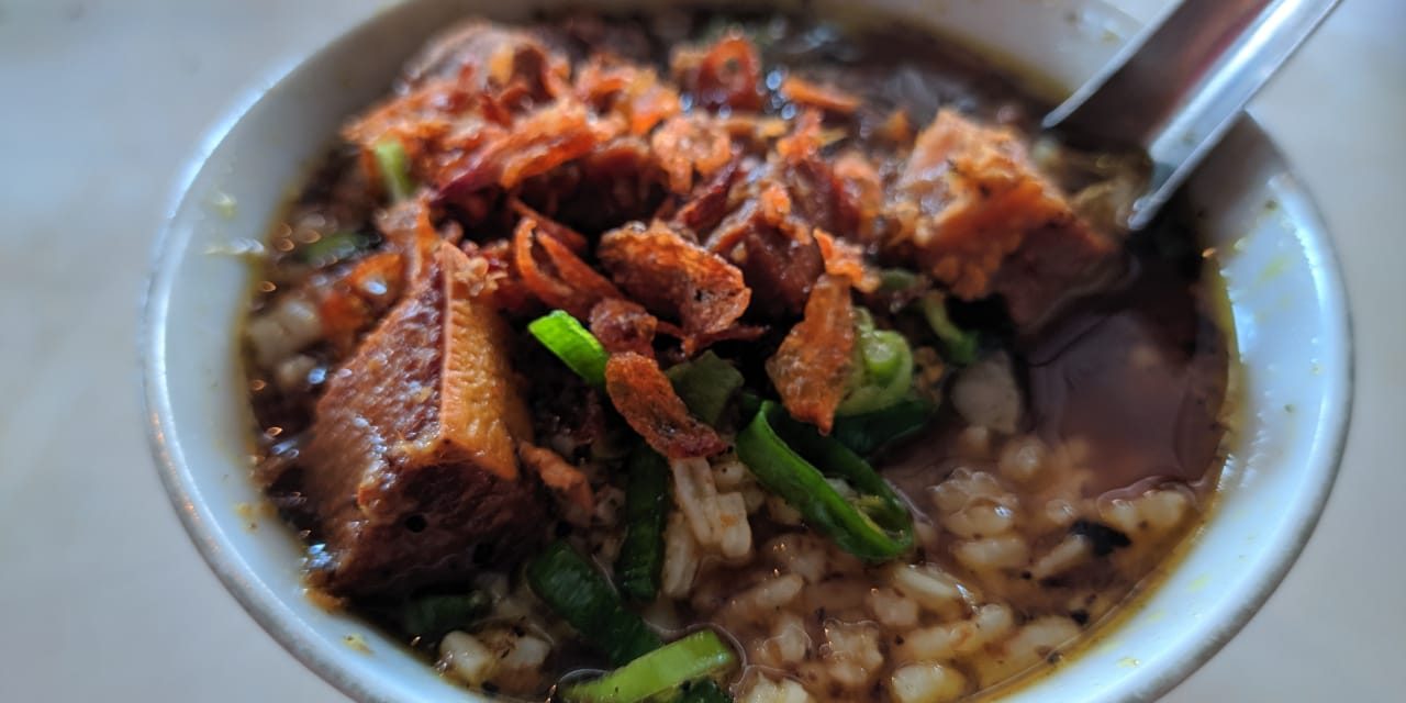Kenali Nasi Grombyang Khas Pemalang Isi Daging Berkuah Hitam