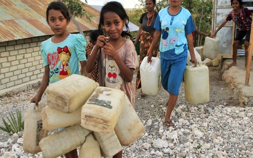 Perjuangan Warga Pesisir NTT Menghadapi Krisis Air Bersih