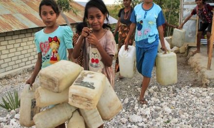 Perjuangan Warga Pesisir NTT Menghadapi Krisis Air Bersih