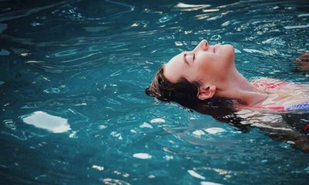 Kebiasaan Winter Swimming Memicu Pelepasan Hormon Endorfin